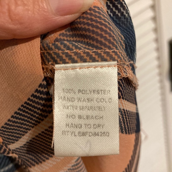 SOLD fun 2 fun Plaid Sheer Roll Sleeve Hi Low Blouse in Peachy Pink and Navy - Picture 4 of 6